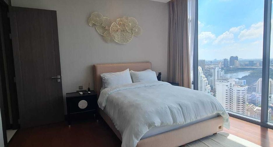 For sale 3 bedrooms condo in Khlong Toei, Bangkok