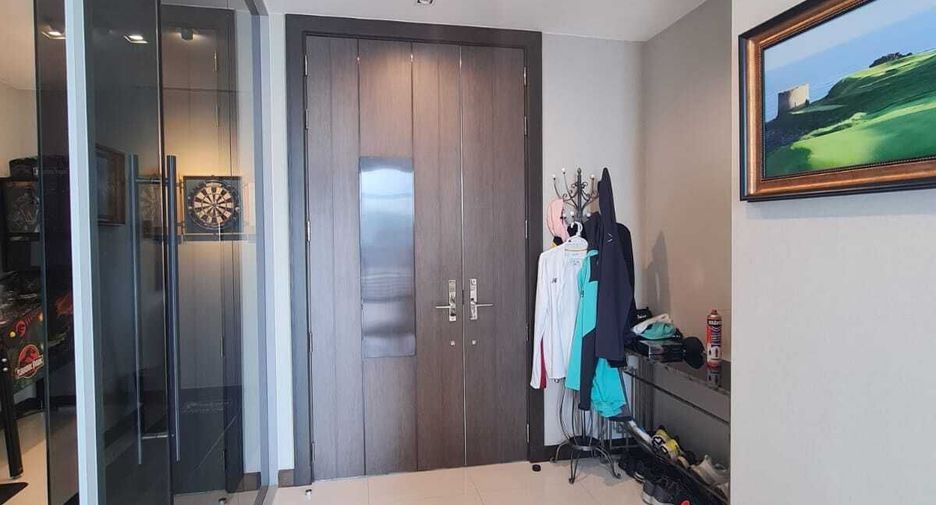 For sale 3 bedrooms condo in Khlong Toei, Bangkok