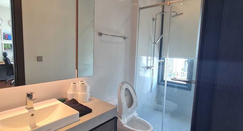 For sale 3 bedrooms condo in Khlong Toei, Bangkok