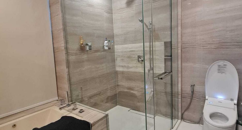 For sale 3 bedrooms condo in Khlong Toei, Bangkok