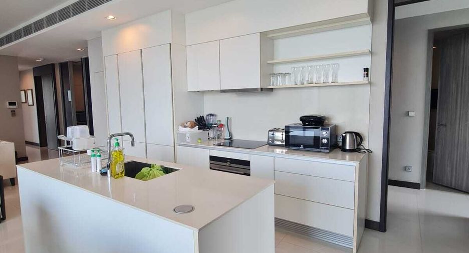 For sale 3 bedrooms condo in Khlong Toei, Bangkok