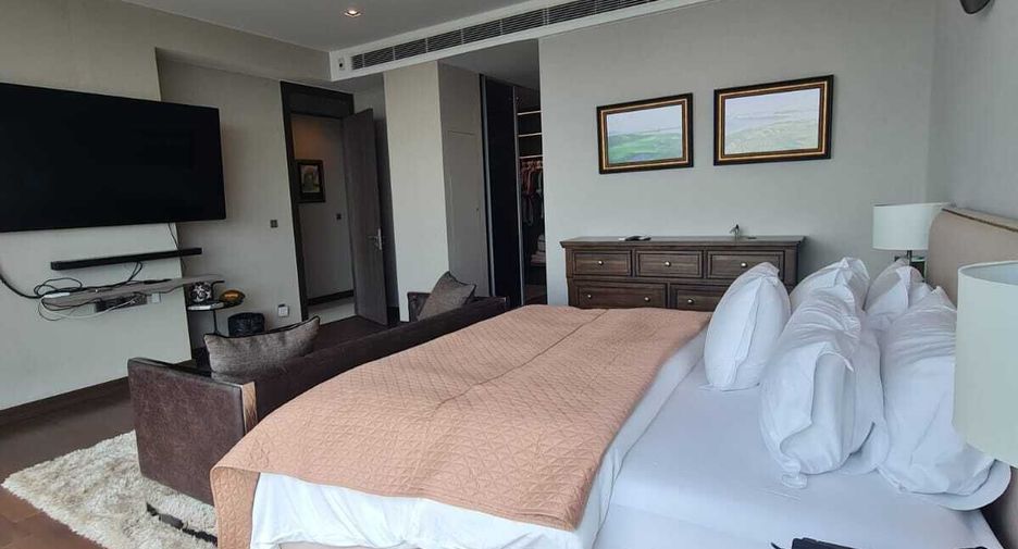 For sale 3 bedrooms condo in Khlong Toei, Bangkok