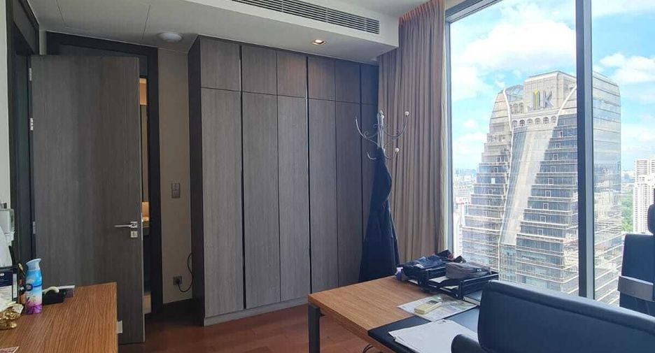 For sale 3 bedrooms condo in Khlong Toei, Bangkok