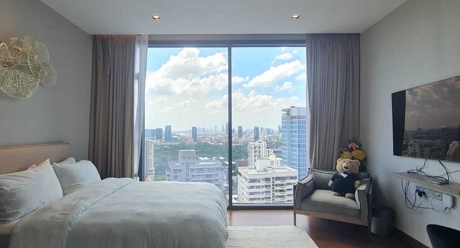 For sale 3 bedrooms condo in Khlong Toei, Bangkok
