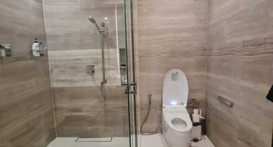 For sale 3 bedrooms condo in Khlong Toei, Bangkok