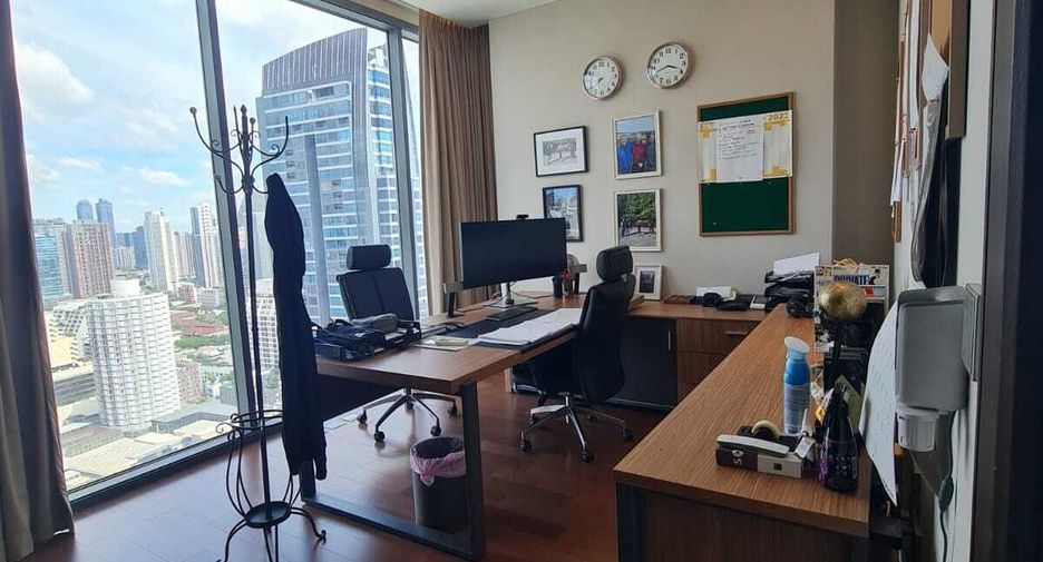 For sale 3 bedrooms condo in Khlong Toei, Bangkok