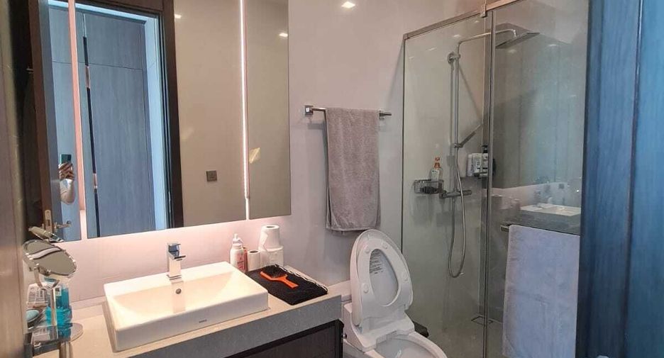 For sale 3 bedrooms condo in Khlong Toei, Bangkok