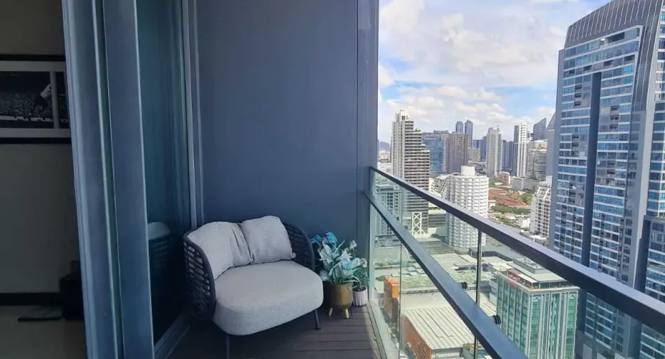 For sale 3 bedrooms condo in Khlong Toei, Bangkok
