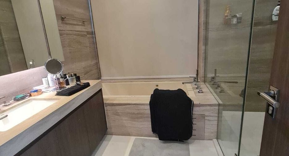 For sale 3 bedrooms condo in Khlong Toei, Bangkok