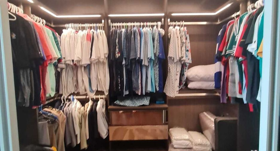 For sale 3 bedrooms condo in Khlong Toei, Bangkok
