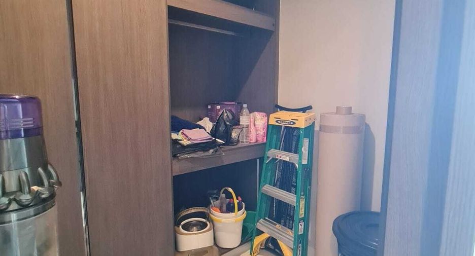 For sale 3 bedrooms condo in Khlong Toei, Bangkok