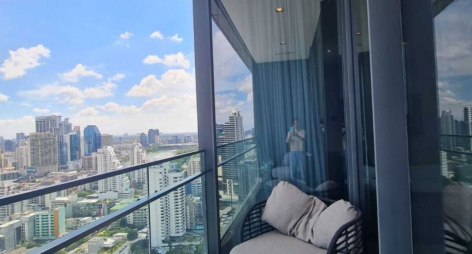For sale 3 bedrooms condo in Khlong Toei, Bangkok