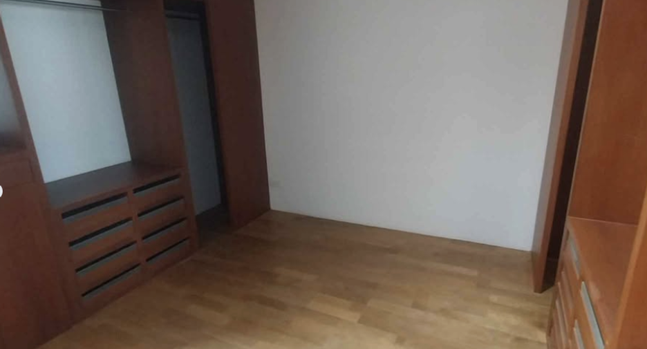 For sale and for rent 3 bedrooms townhouse in Watthana, Bangkok