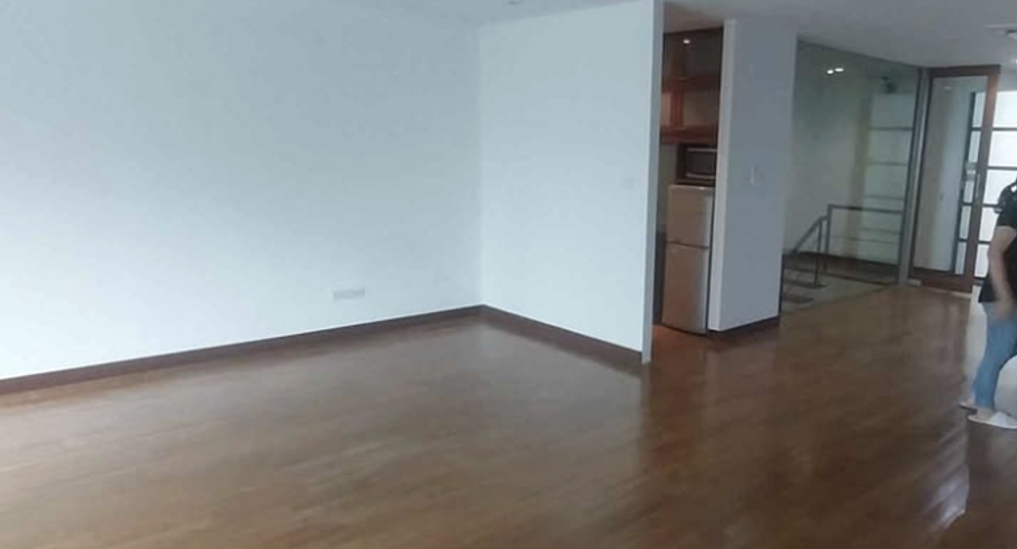 For sale and for rent 3 bedrooms townhouse in Watthana, Bangkok