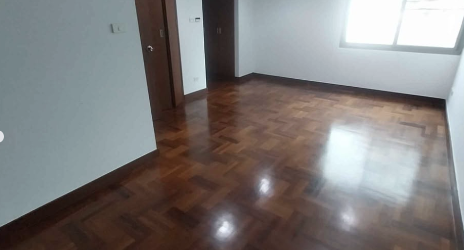 For sale and for rent 3 bedrooms townhouse in Watthana, Bangkok
