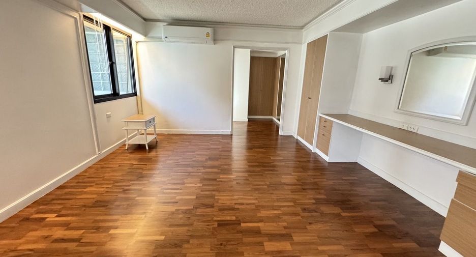 For rent 2 bedrooms apartment in Pathum Wan, Bangkok