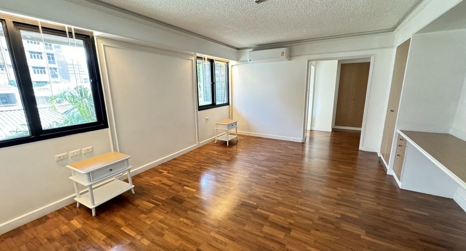 For rent 2 bedrooms apartment in Pathum Wan, Bangkok