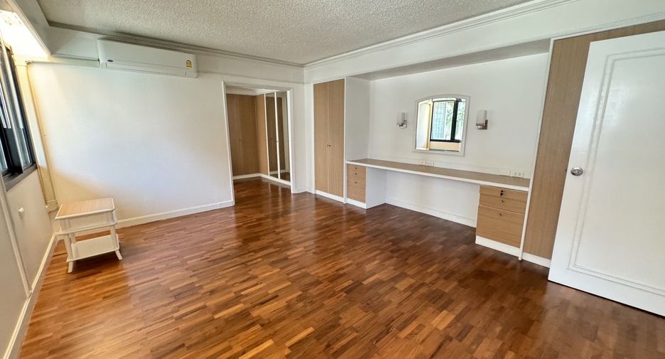 For rent 2 bedrooms apartment in Pathum Wan, Bangkok