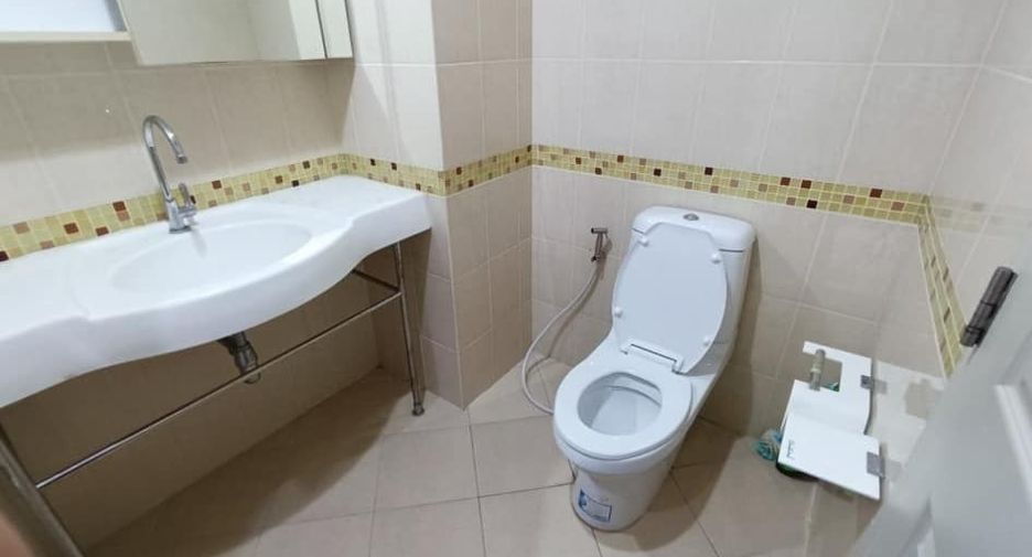 For sale 1 bed condo in Huai Khwang, Bangkok