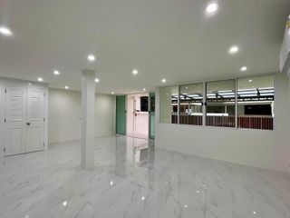 Reihenhaus zur Miete mit 3 Zimmer in Sathon, Bangkok