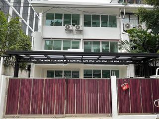 Reihenhaus zur Miete mit 3 Zimmer in Sathon, Bangkok