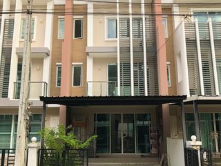 For sale 3 bedrooms townhouse in Lak Si, Bangkok