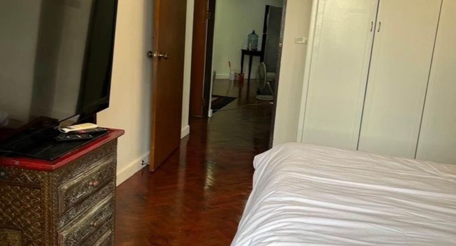 For rent 2 bedrooms apartment in Watthana, Bangkok