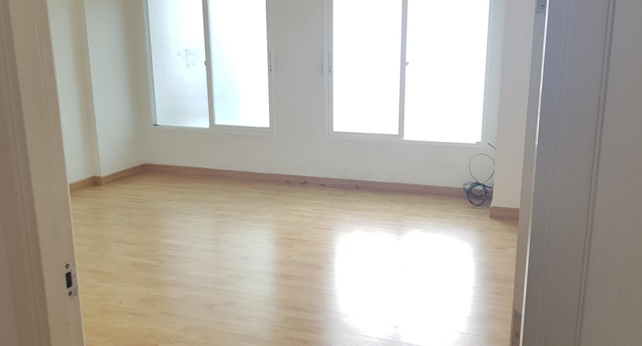 For sale 4 bedrooms townhouse in Lat Phrao, Bangkok