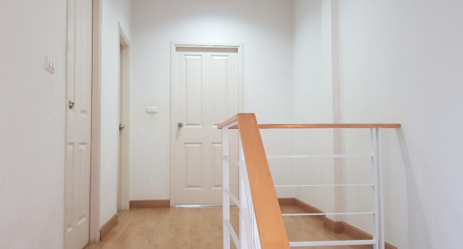 For sale 4 bedrooms townhouse in Lat Phrao, Bangkok
