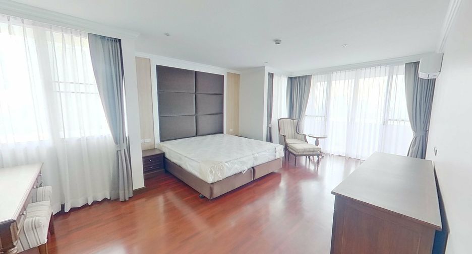 For rent 3 bedrooms condo in Khlong Toei, Bangkok