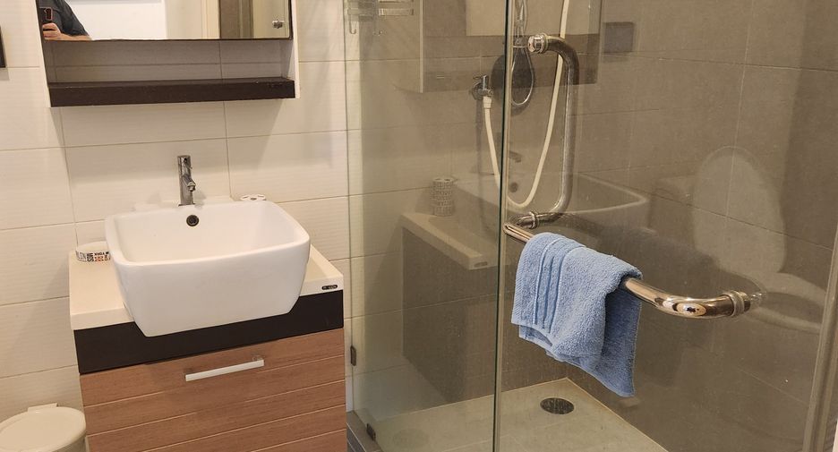 For rent 2 bedrooms condo in Phra Khanong, Bangkok