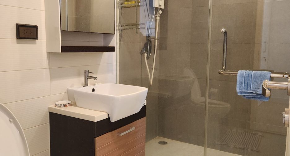 For rent 2 bedrooms condo in Phra Khanong, Bangkok