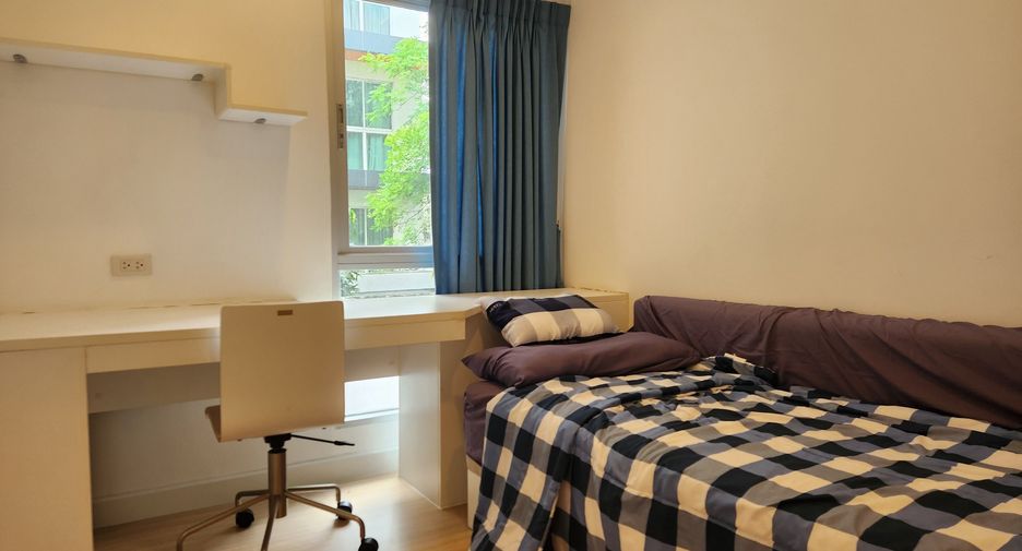 For rent 2 bedrooms condo in Phra Khanong, Bangkok