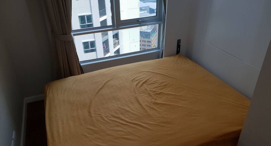 For rent 2 bedrooms condo in Huai Khwang, Bangkok