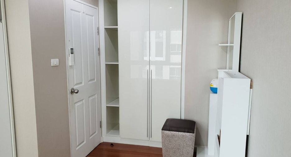 For rent 2 bedrooms condo in Huai Khwang, Bangkok