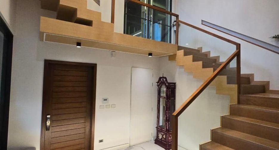 For sale 3 bedrooms house in Wang Thonglang, Bangkok