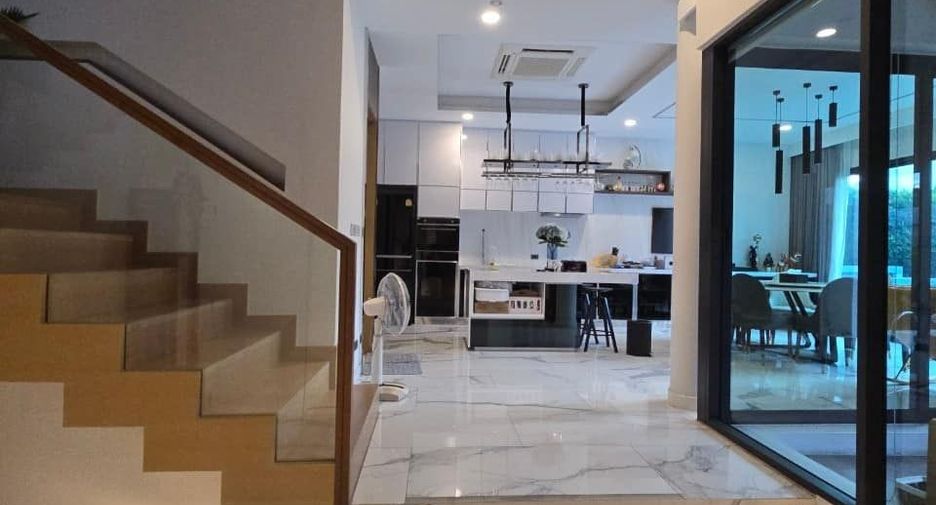 For sale 3 bedrooms house in Wang Thonglang, Bangkok