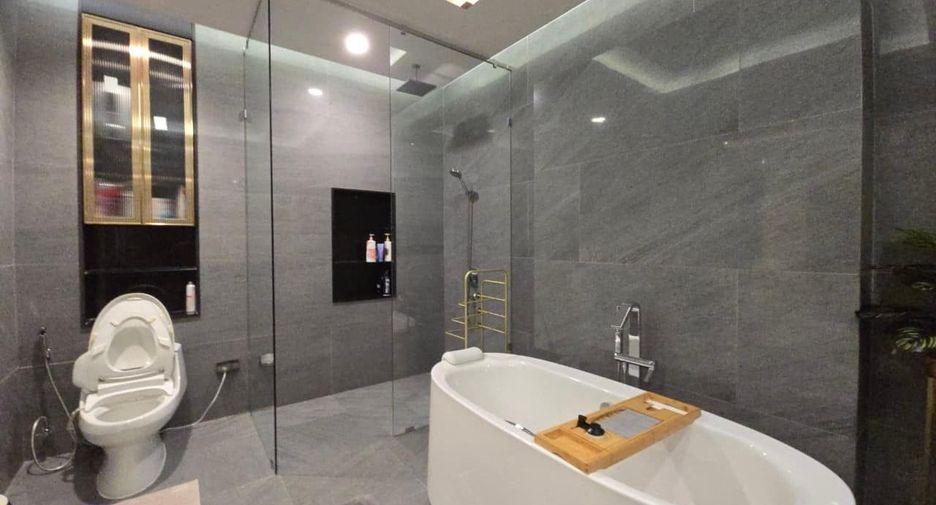 For sale 3 bedrooms house in Wang Thonglang, Bangkok
