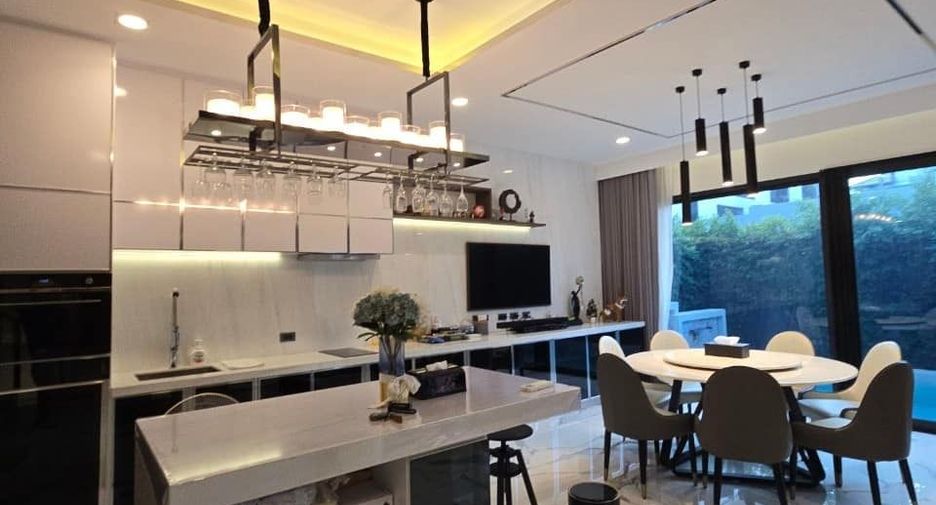 For sale 3 bedrooms house in Wang Thonglang, Bangkok