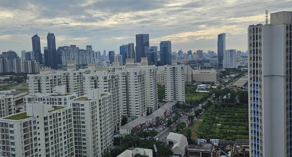 For sale 1 bed condo in Huai Khwang, Bangkok