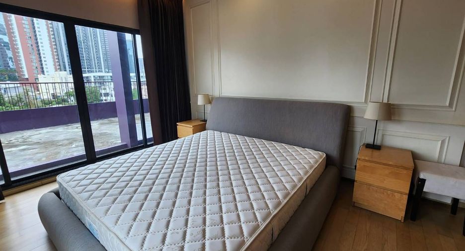For rent 2 bedrooms condo in Khlong Toei, Bangkok
