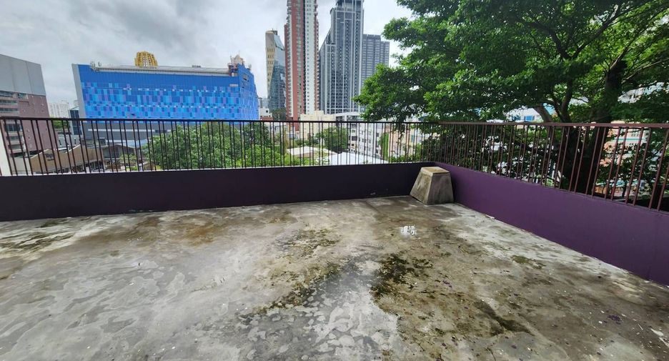 For rent 2 bedrooms condo in Khlong Toei, Bangkok