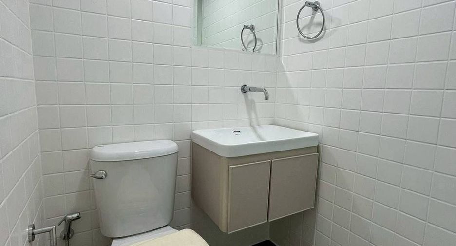 For rent 1 bed condo in Huai Khwang, Bangkok