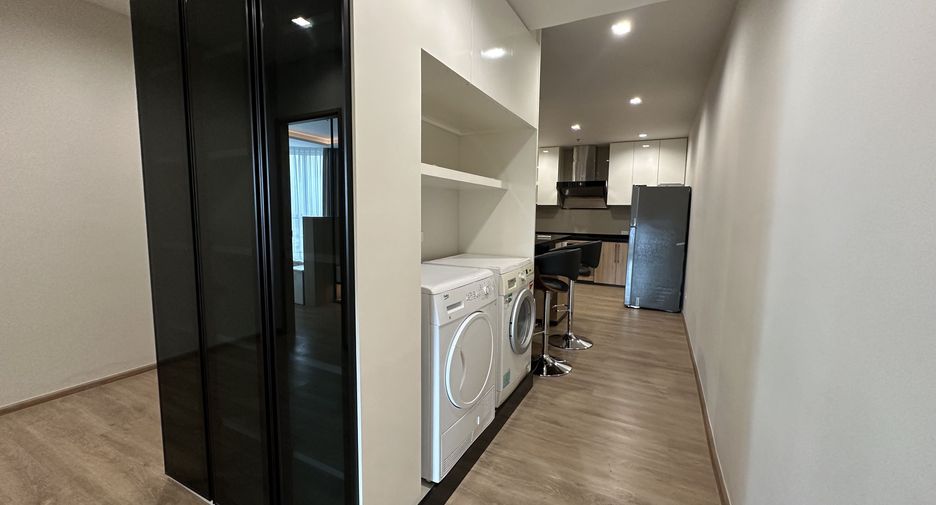 Condo en alquiler de 3 habitaciones en Khlong Toei, Bangkok