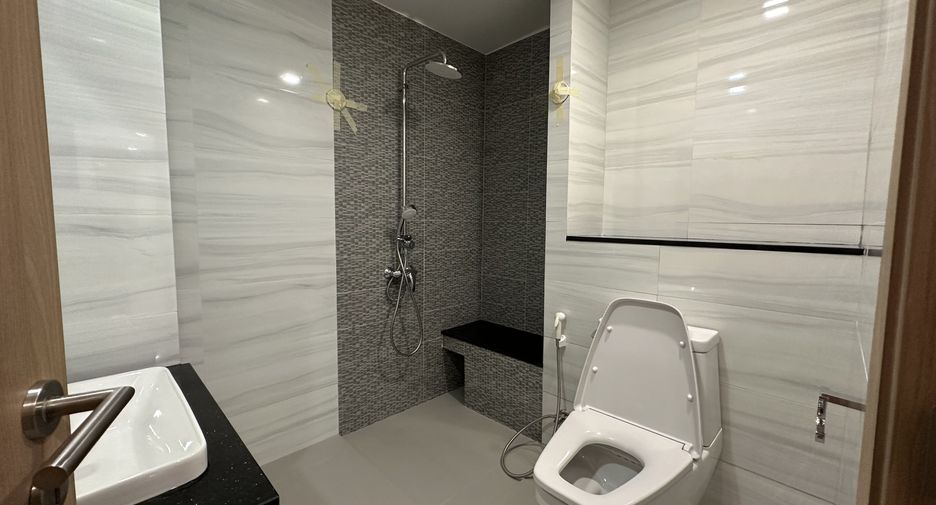Condo en alquiler de 3 habitaciones en Khlong Toei, Bangkok