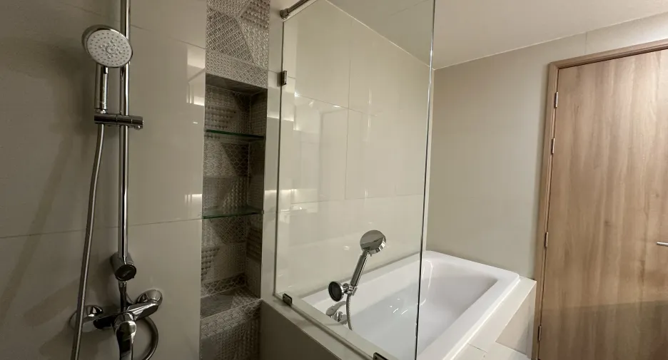 Condo en alquiler de 3 habitaciones en Khlong Toei, Bangkok