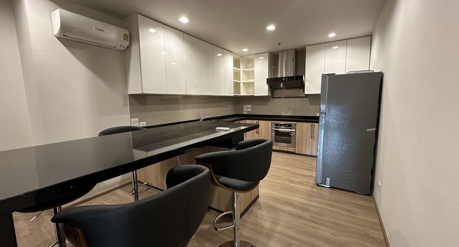 Condo en alquiler de 3 habitaciones en Khlong Toei, Bangkok