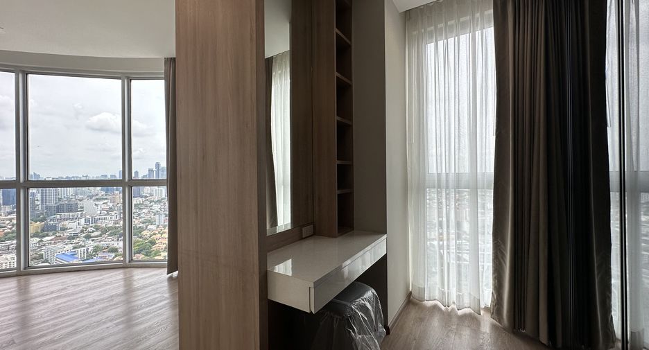 Condo en alquiler de 3 habitaciones en Khlong Toei, Bangkok