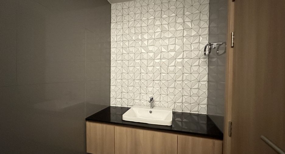 Condo en alquiler de 3 habitaciones en Khlong Toei, Bangkok