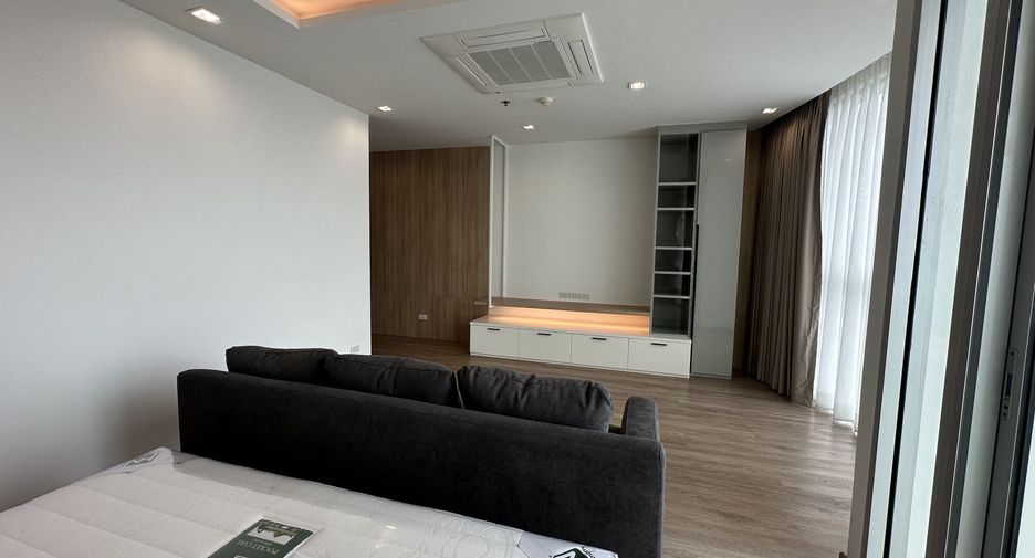 Condo en alquiler de 3 habitaciones en Khlong Toei, Bangkok